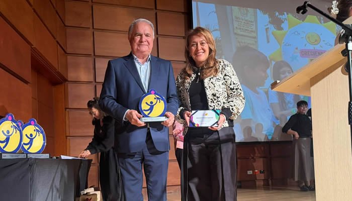 Reconocimiento al Gobernador del Huila por su apoyo a la niñéz